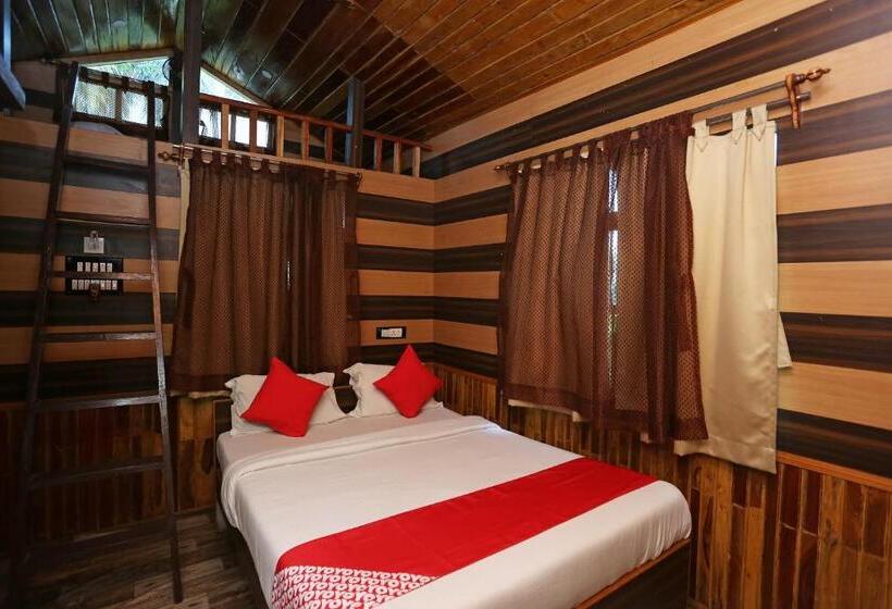 חדר סטנדרט לשלושה עם טרסה, Samriddhi Banquet Garden & Resorts