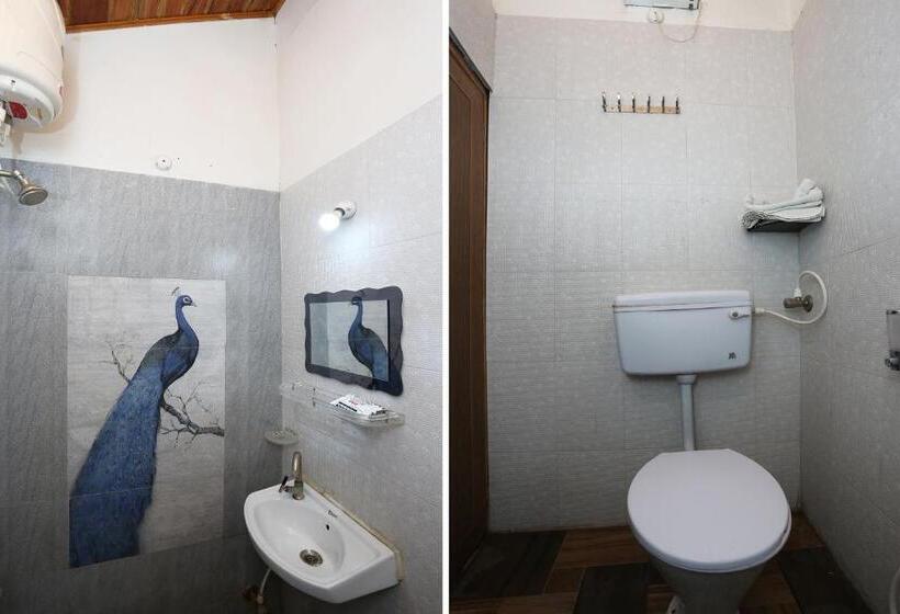 חדר סטנדרט לשלושה עם טרסה, Samriddhi Banquet Garden & Resorts