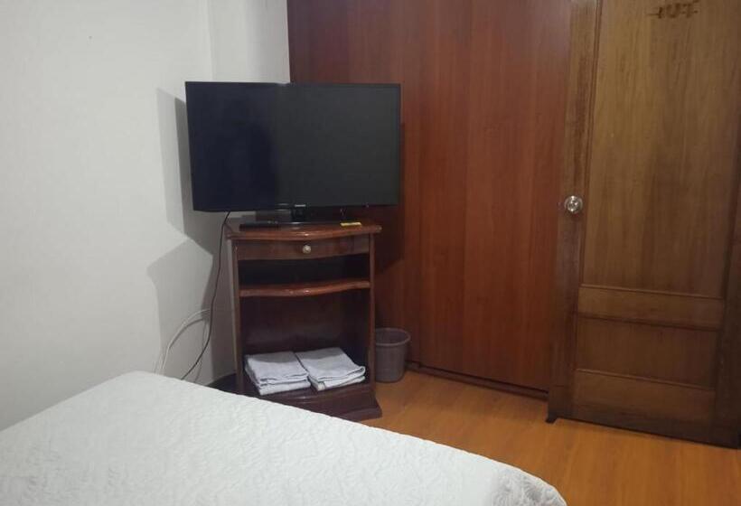 اتاق استاندارد با سرویس بهداشتی مشترک, Habitaciones C&s Bogotá