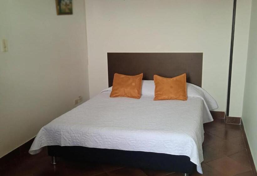 اتاق استاندارد با سرویس بهداشتی مشترک, Habitaciones C&s Bogotá