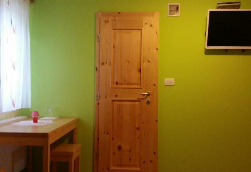 اتاق استاندارد سه نفره, Guest House Pr Ambružarju & Apartments