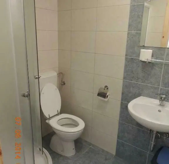 اتاق استاندارد سه نفره, Guest House Pr Ambružarju & Apartments