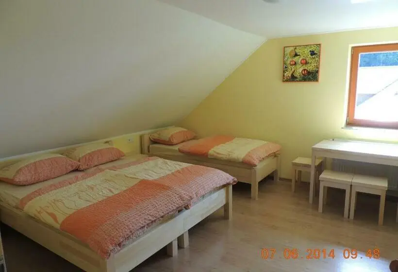 اتاق استاندارد سه نفره, Guest House Pr Ambružarju & Apartments