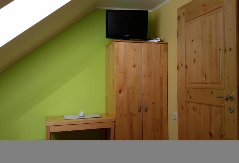 اتاق استاندارد با سرویس بهداشتی مشترک, Guest House Pr Ambružarju & Apartments