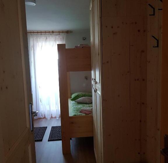 اتاق استاندارد سه تخته با بالکن, Guest House Pr Ambružarju & Apartments