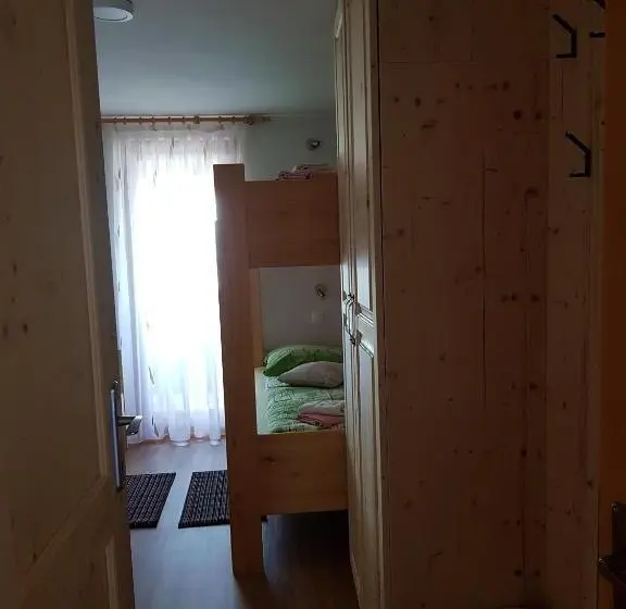 اتاق استاندارد سه تخته با بالکن, Guest House Pr Ambružarju & Apartments