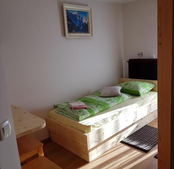 اتاق استاندارد سه تخته با بالکن, Guest House Pr Ambružarju & Apartments