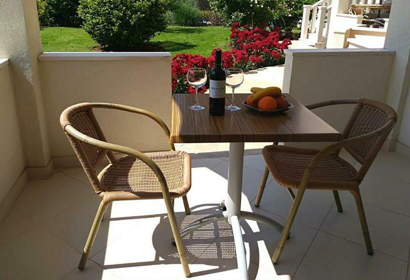 استودیوی استاندارد, Vila V Lux Apartments