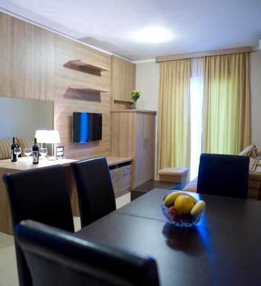 آپارتمان 1 خوابه با چشمانداز جانبی دریا, Vila V Lux Apartments