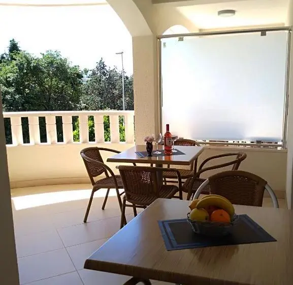 2 Bedroom Apartment Side Sea View, Vila V Lux Apartments