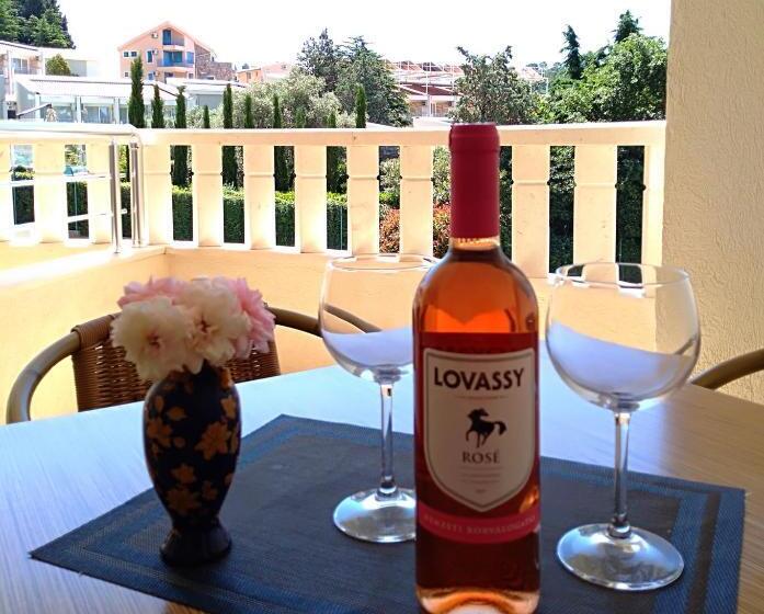 2 Bedroom Apartment Side Sea View, Vila V Lux Apartments