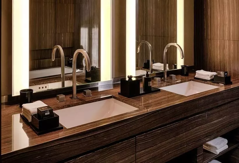 سوئیت پریمیوم, Armani Hotel Dubai, Burj Khalifa