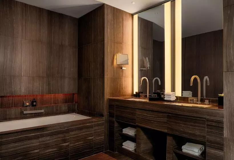 سوئیت پریمیوم, Armani Hotel Dubai, Burj Khalifa