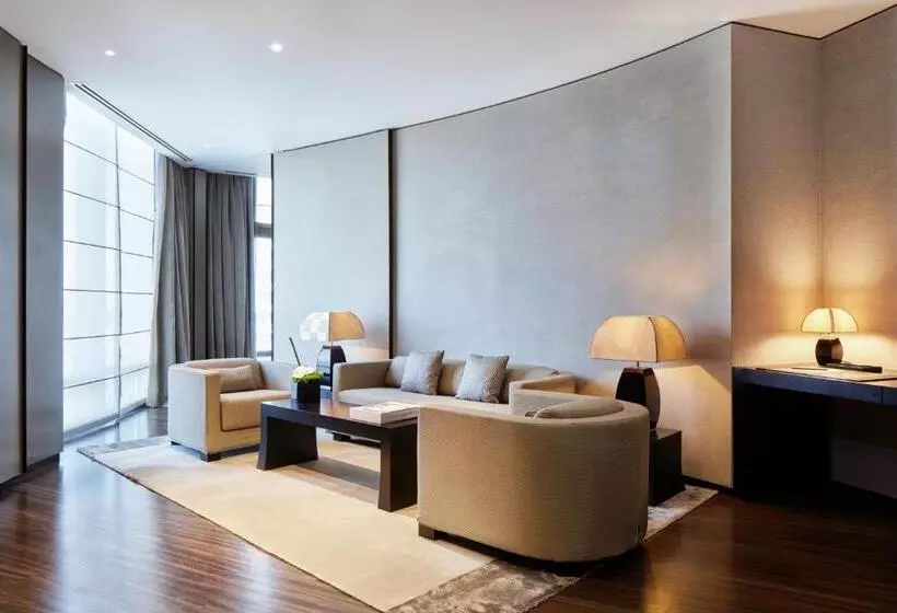 سوئیت اجرایی با مشاهده, Armani Hotel Dubai, Burj Khalifa