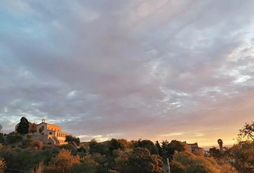 اتاق خانوادگی با چشمانداز دریا, Cal Music B&b