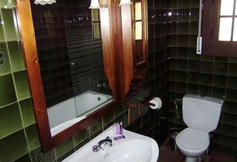 اتاق خانوادگی با چشمانداز دریا, Cal Music B&b