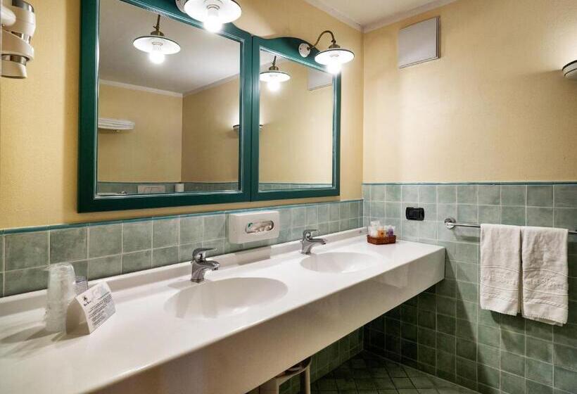 标准三人间, Bertelli