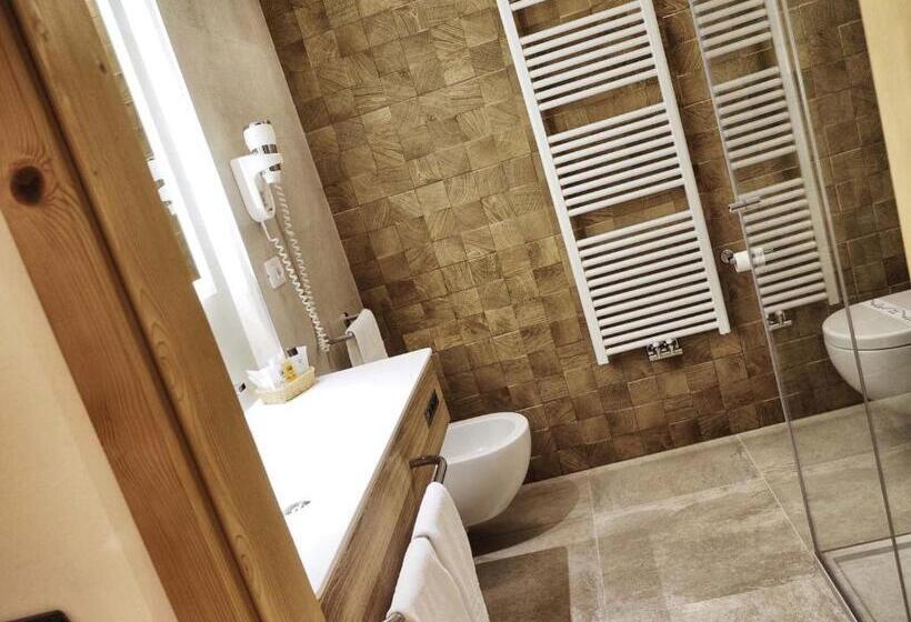 标准三人间, Bertelli