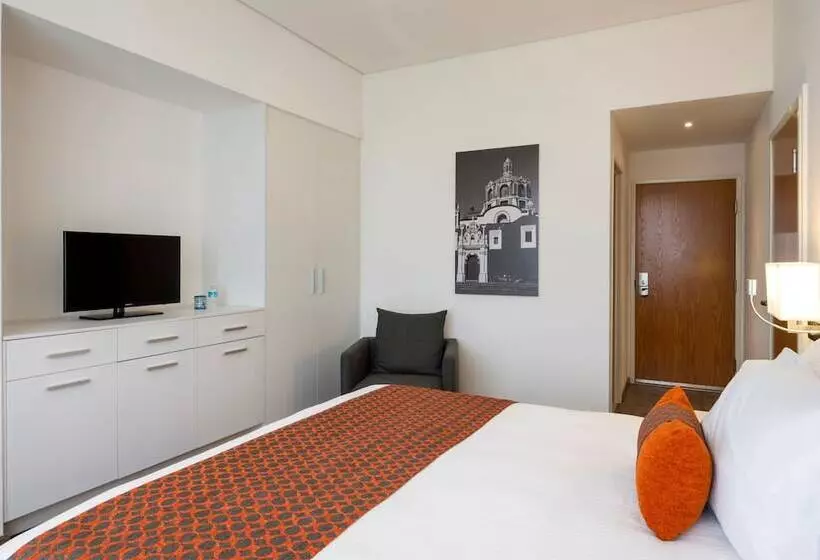 اتاق استاندارد با تخت بزرگ, Camino Real Puebla Angelopolis