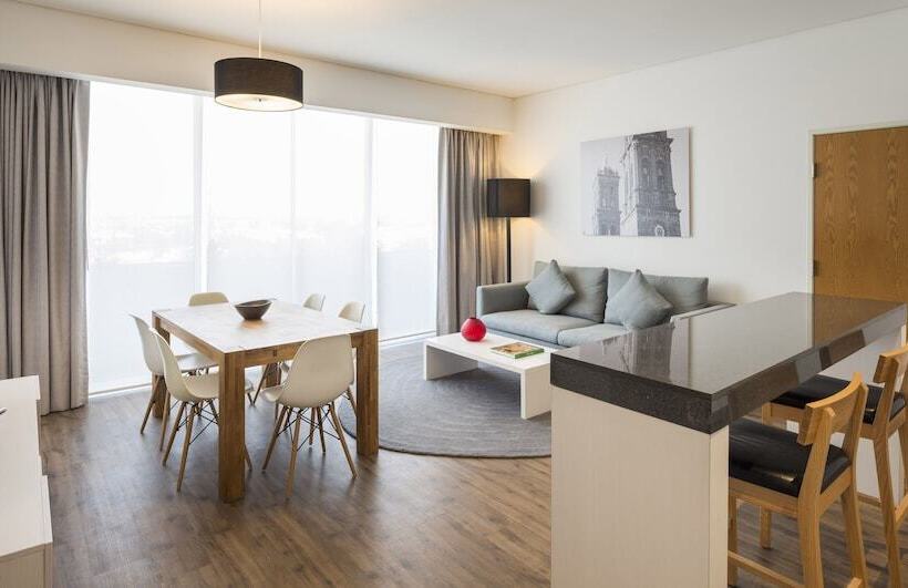 سوئیت 2 خوابه, Camino Real Puebla Angelopolis