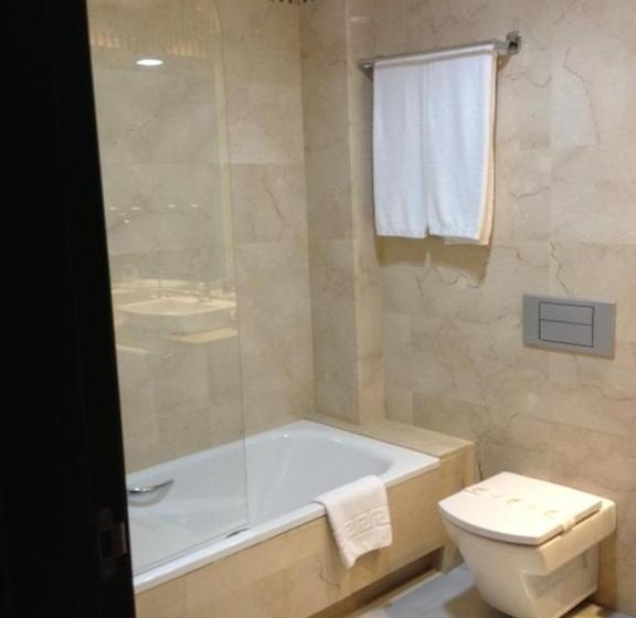 اتاق استاندارد سه نفره, Don Felipe