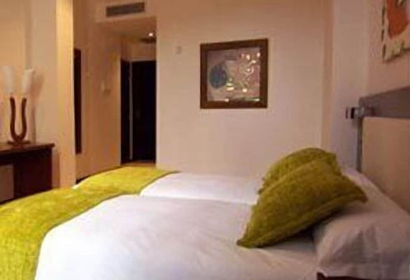 اتاق استاندارد سه نفره, Don Felipe