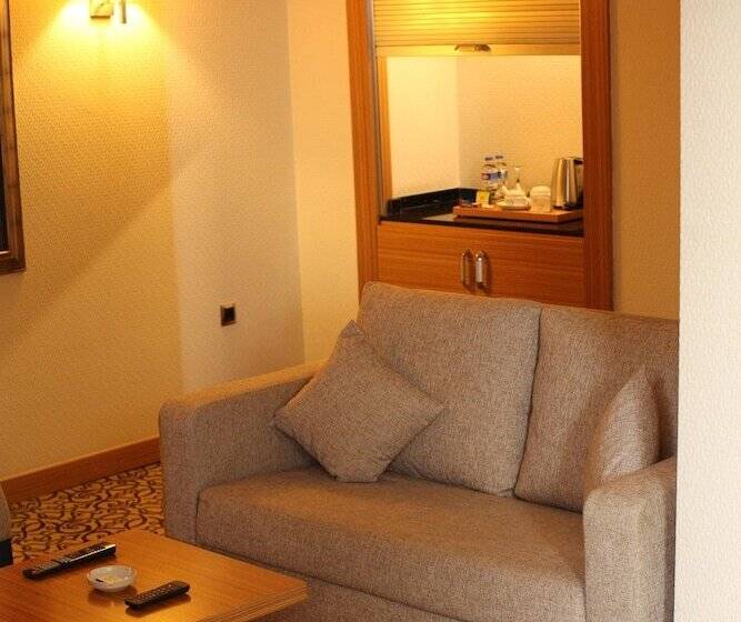 سوییت, Emir Royal