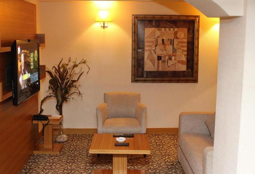 سوییت, Emir Royal