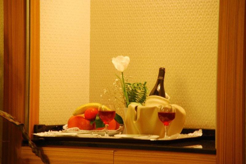 سوییت, Emir Royal