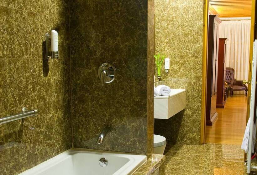 סוויטה משפחתית, Kyveli Suites