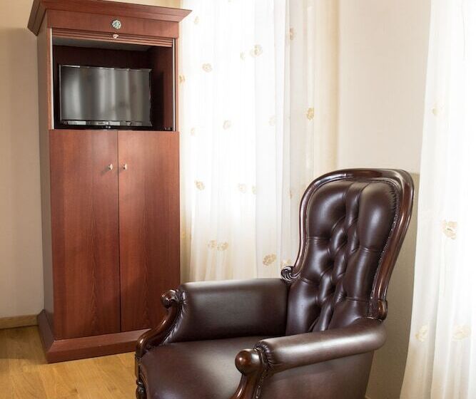 סוויטה משפחתית, Kyveli Suites