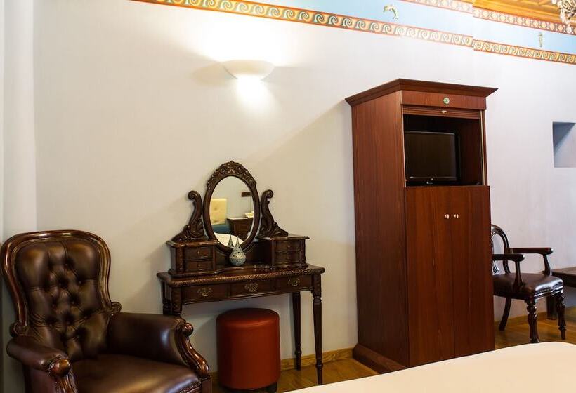 סוויטה משפחתית, Kyveli Suites