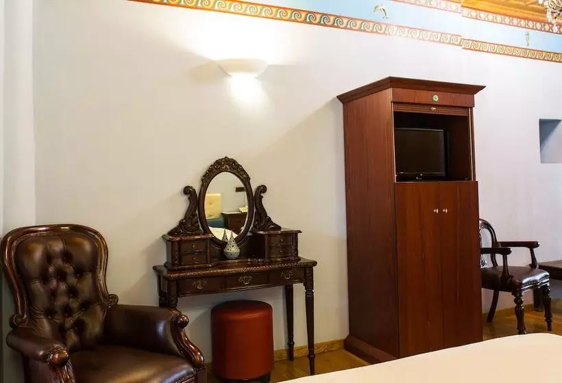 سوییت خانوادگی, Kyveli Suites