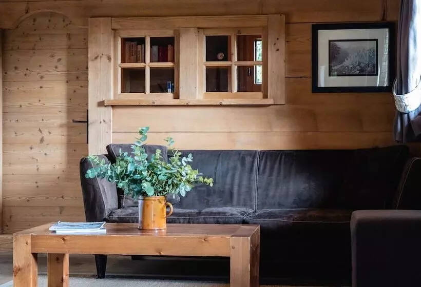 Mökki 1 Makuuhuone, L Alpaga, A Beaumier