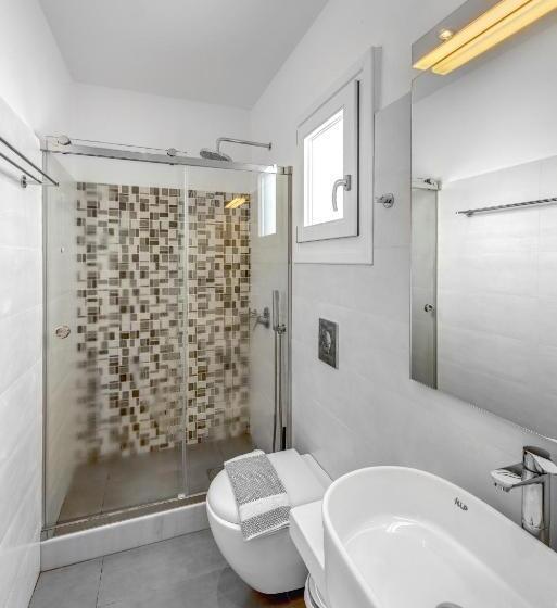 带泳池观景的豪华房, Maki S Place