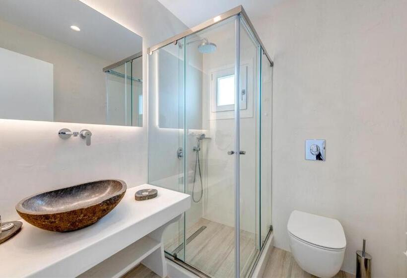 豪华海景房, Maki S Place