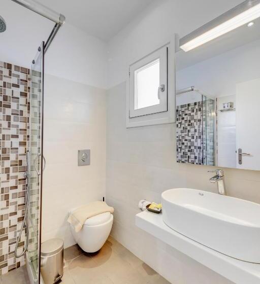 Номер Стандарт, Maki S Place
