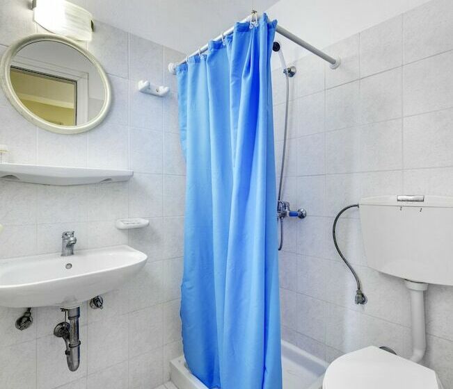 Номер Стандарт, Maki S Place