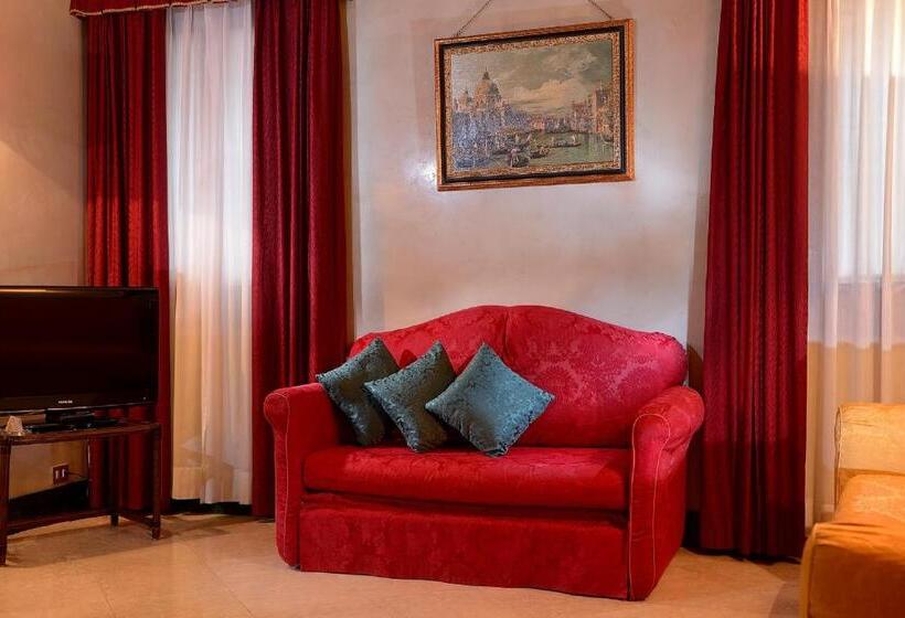 سوییت جونیور, Palazzo Del Giglio