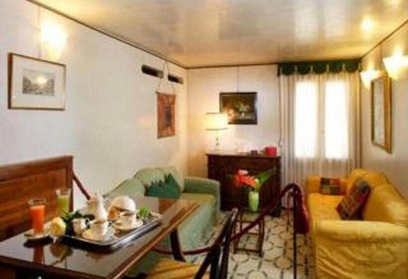 سوییت جونیور, Palazzo Del Giglio