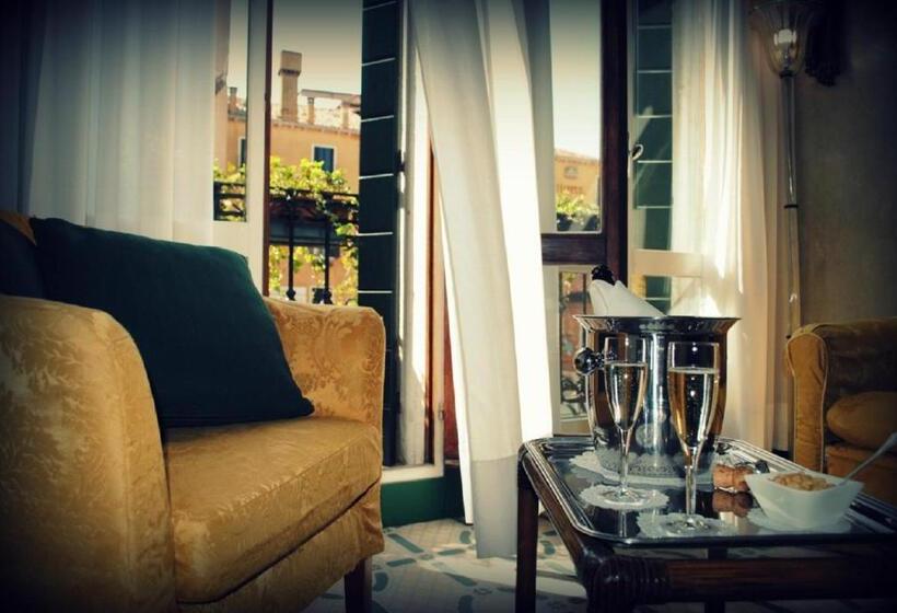 سوییت, Palazzo Del Giglio