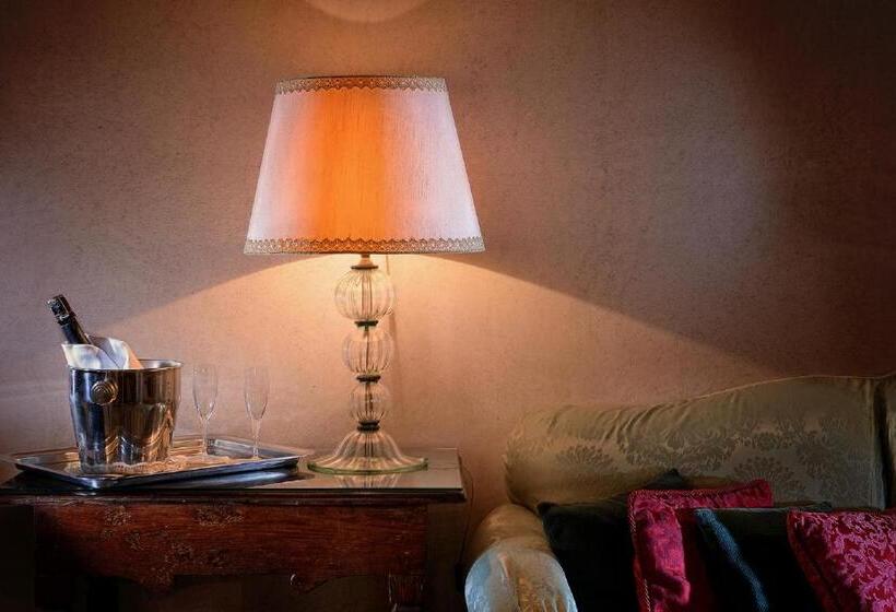 اتاق لوکس, Palazzo Del Giglio