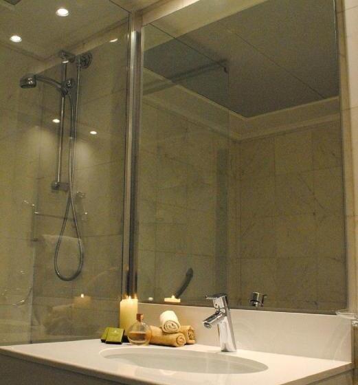 اتاق اکونومی, Palazzo Del Giglio