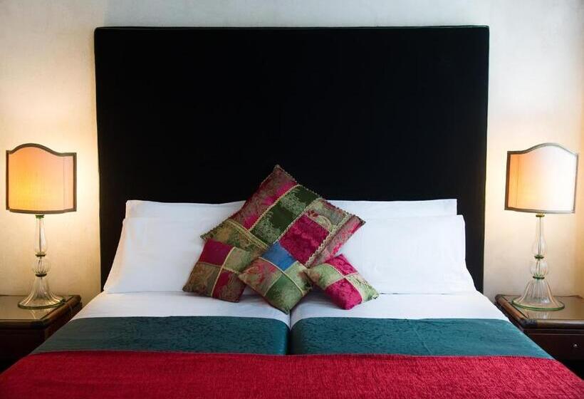 اتاق اکونومی, Palazzo Del Giglio