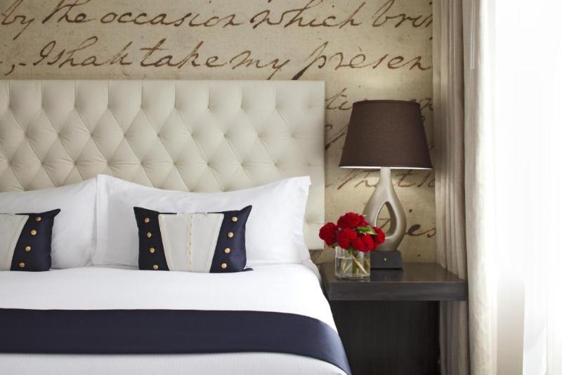 اتاق اکونومی, Palazzo Del Giglio