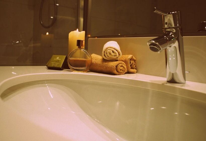 اتاق اکونومی, Palazzo Del Giglio