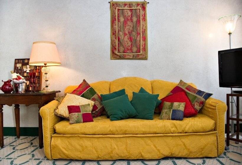 سوییت, Palazzo Del Giglio