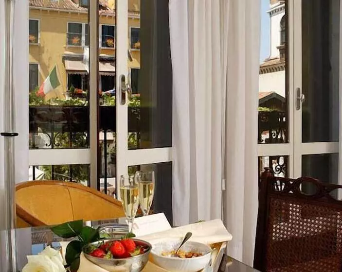 سوییت, Palazzo Del Giglio