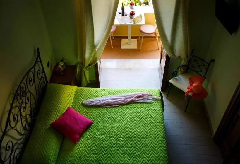 اتاق استاندارد با بالکن و چشم‌انداز دریا, Relais Il Pennino