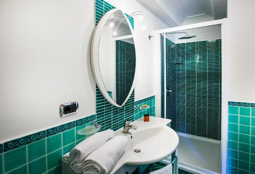 غرفة قياسية مطلّة علي البحر مزوَّدة بشُرفة, Relais Il Pennino